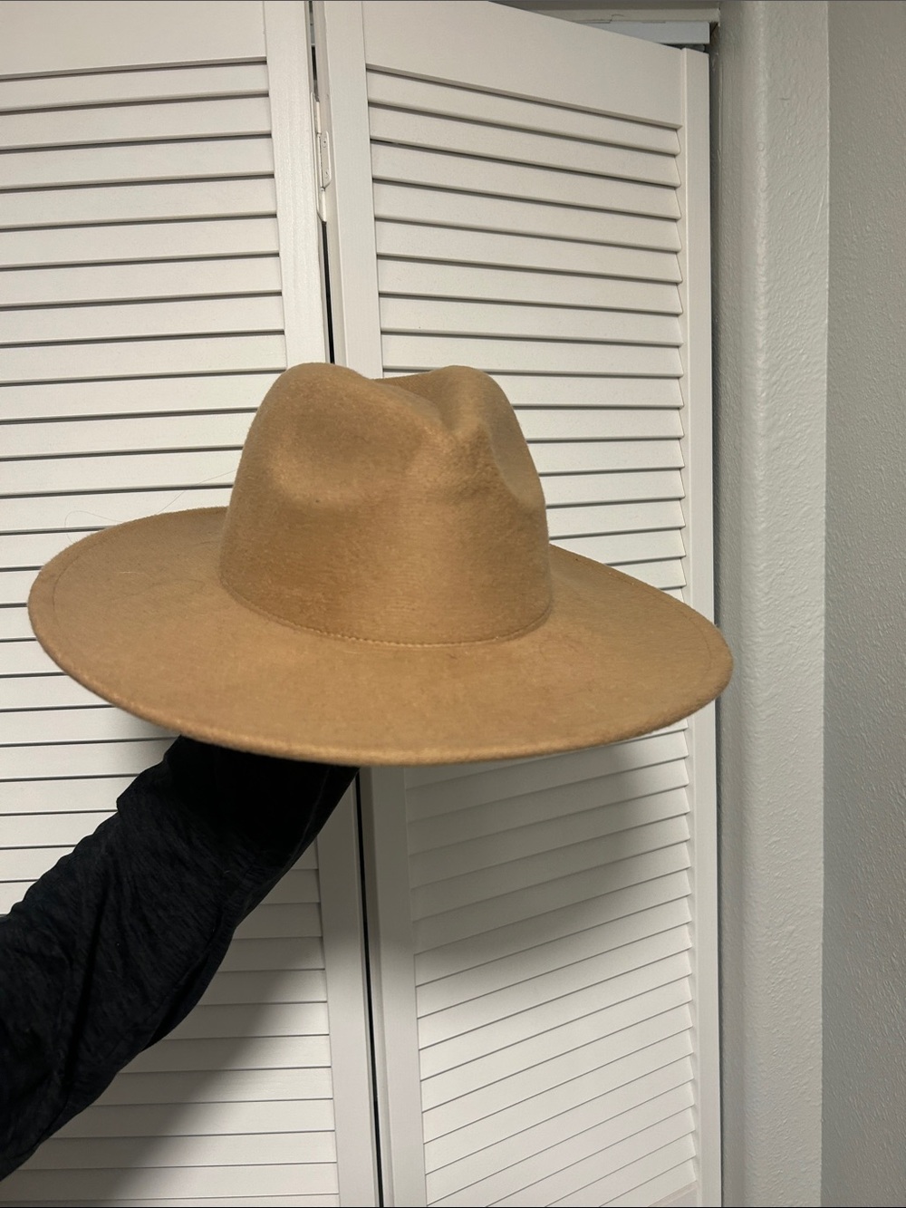 Classic Wide-Brim Felt Fedora Hat in Camel